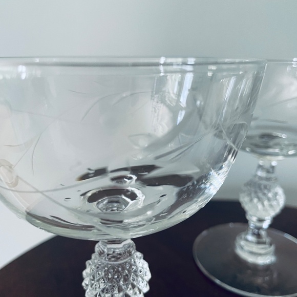 Vintage Imperial champagne or Sherbet glasses, Vintage Etched Champagne Glasses - Picture 3 of 5
